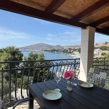 Apartments Villa Mirella 20 M From The Sea - Free Parking Trogir Eksteriør bilde