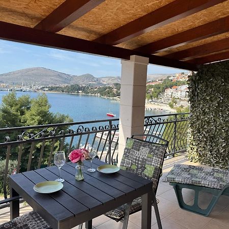 Apartments Villa Mirella 20 M From The Sea - Free Parking Trogir Eksteriør bilde